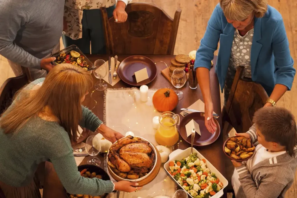 family dinner for thanksgiving